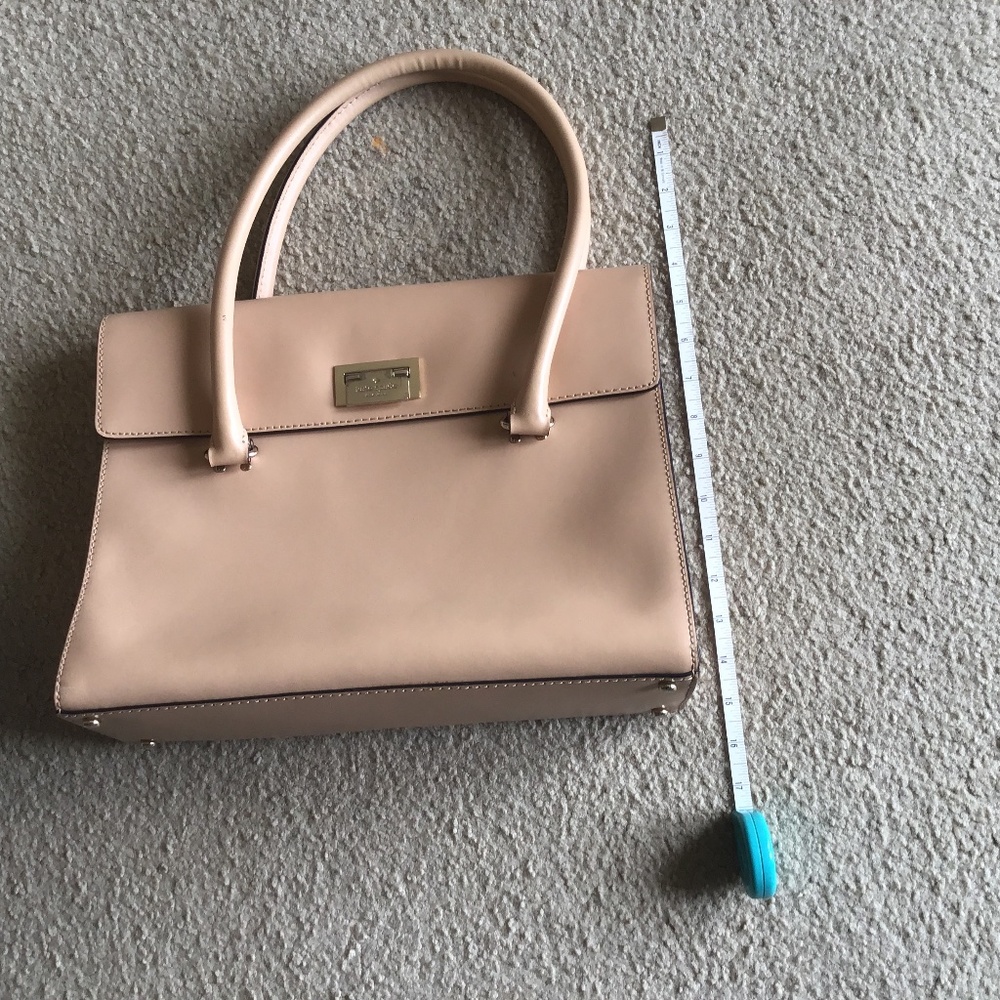 Women’s Kate Spade handbag in a neutral tan color
